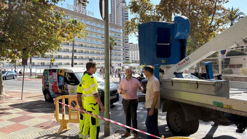 Benidorm testea la seguridad y mejora la conservación de 200 farolas Benidorm testea la seguridad y mejora la conservación de 200 farolas
