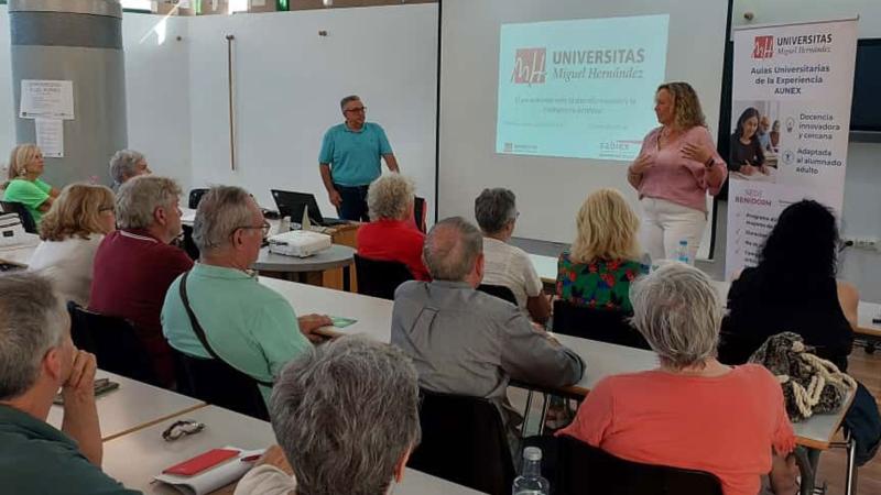 El programa AUNEX de Benidorm comienza el curso con medio centenar de alumnos matriculados El programa AUNEX de Benidorm comienza el curso con medio centenar de alumnos matriculados