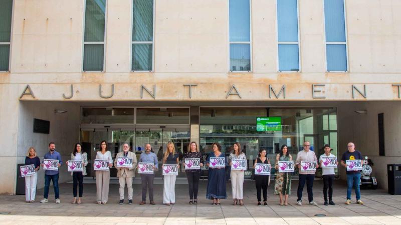 Benidorm expresa su condena por los dos últimos crímenes machistas cometidos en Madrid y Guipúzcoa   Benidorm expresa su condena por los dos últimos crímenes machistas cometidos en Madrid y Guipúzcoa