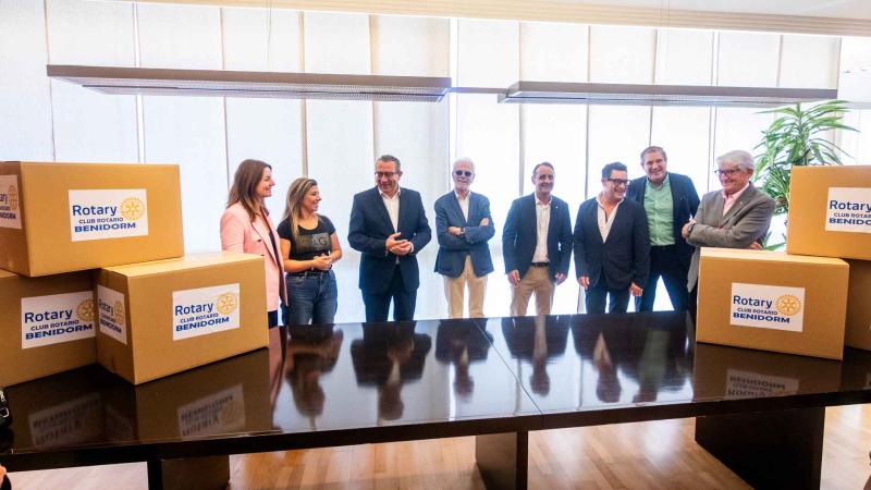 El Rotary Club de Benidorm dona a la Agrupación local de AMPAS material de papelería para escolares vulnerables  El Rotary Club de Benidorm dona a la Agrupación local de AMPAS material de papelería para escolares vulnerables