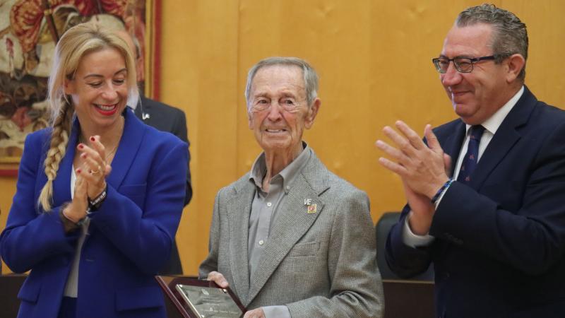José Luis Sarrió García recibe el reconocimiento como Vecino Ejemplar de Benidorm 2025 José Luis Sarrió García recibe el reconocimiento como Vecino Ejemplar de Benidorm 2025