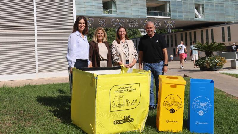 reciclaje con el reparto a las peñas de contenedores de envases y de papel cartón reciclaje con el reparto a las peñas de contenedores de envases y de papel cartón