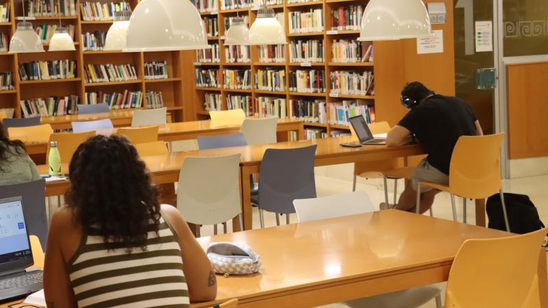 La Biblioteca Central de Benidorm inaugura el ciclo ‘Encuentros con autor’ con Luis Miguel Morán Bregel