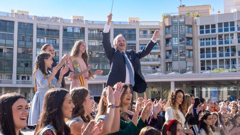 Rafael Doménech Pardo dirige 'Fiesta en Benidorm'.