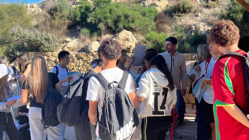 El yacimiento del Tossal de La Cala recibe cerca de 300 visitas de estudiantes durante los meses de octubre y noviembre 