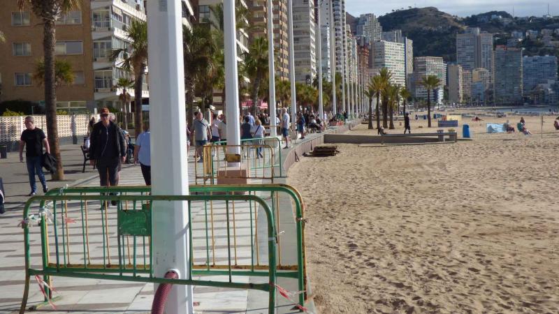 Benidorm incrementará las cámaras de control de aforo de las playas de la segunda fase de la catenaria del Paseo de Levante