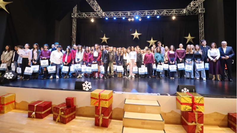 Benidorm entrega los premios al rendimiento académico de Primaria y Secundaria