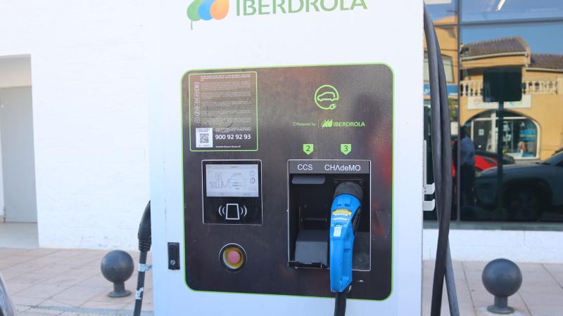 Benidorm aprueba el proyecto para la instalación de nuevos puntos de recarga rápida y semirrápida de vehículos eléctricos en Levante