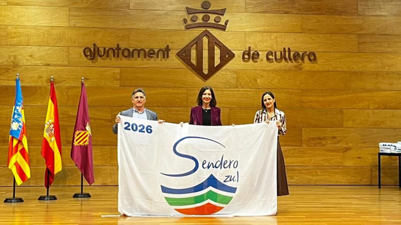 Benidorm recoge la bandera que reconoce al parque urbano El Moralet como ‘Sendero Azul’ 