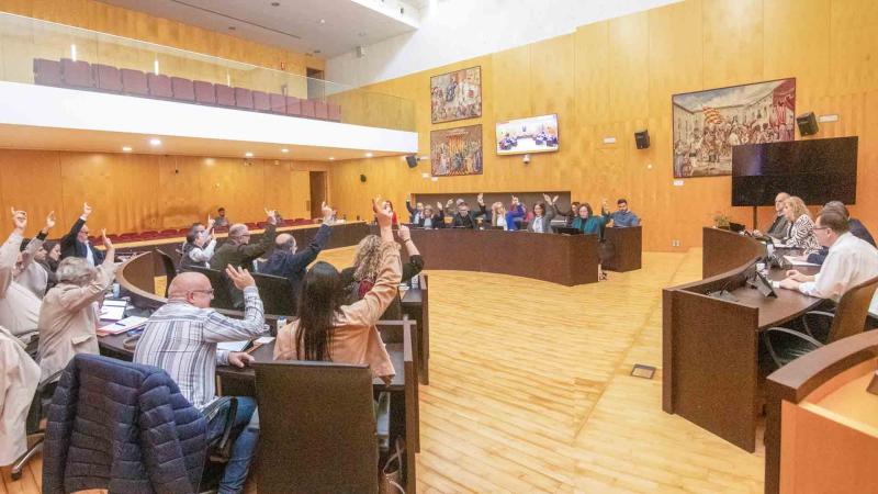 El pleno aprueba iniciar los trámites del nuevo contrato de la ORA y del Benidorm Open Arena