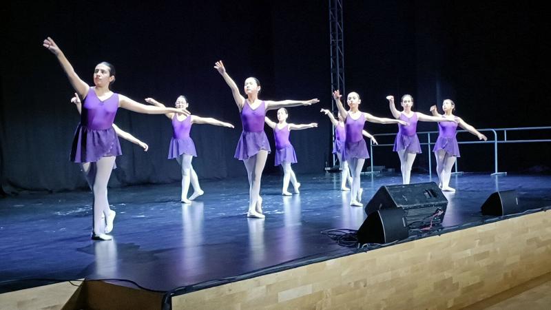 El Conservatorio de Danza da a conocer su oferta formativa entre el alumnado de Primaria de Benidorm