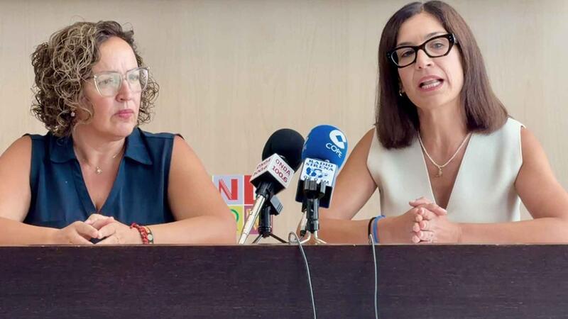 Lourdes Caselles y Mónica Gómez.