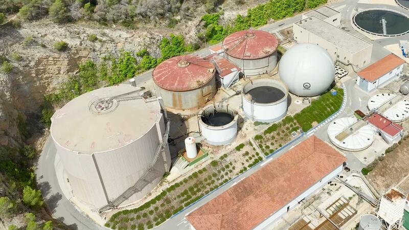 Benidorm mejorará la línea de fangos de la EDAR y aumentará la producción del biogás que se emplea como combustible en la instalación