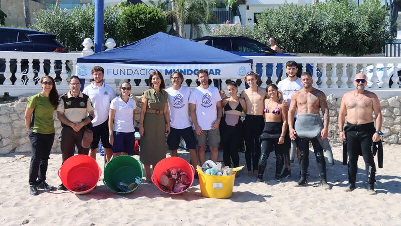 Benidorm i la Fundació Mundomar celebren el Dia Mundial de la Neteja de Platges amb una jornada de neteja de fons marins