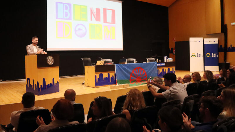 Professionals del programa Sarsalé d’acompanyament al poble gitano celebren a Benidorm la seua primera trobada