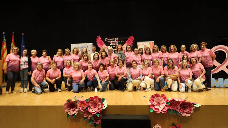 Anemone commemora a Benidorm el Dia del Càncer de Mama reclamant una atenció integral per a les pacients