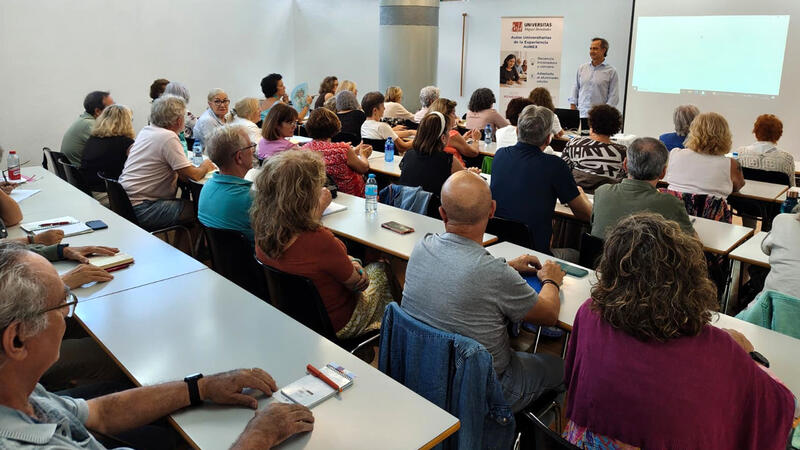 L’Aula Universitària de l’Experiència inicia un nou curs a Benidorm amb 53 alumnes inscrits L’Aula Universitària de l’Experiència inicia un nou curs a Benidorm amb 53 alumnes inscrits