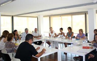 Alcaldes y concejales de toda la comarca ponen sobre la mesa acciones conjuntas de promoción turística para la Marina Baixa