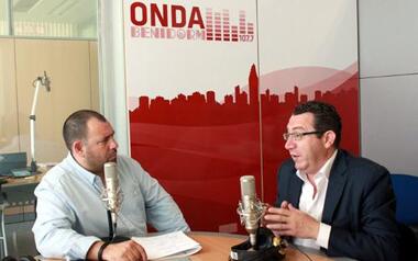Toni Pérez concede su primera entrevista como alcalde en la emisora municipal, Onda Benidorm