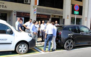 Mobilitat posa en servici en l'Aigüera un punt de càrrega per a vehicles elèctrics