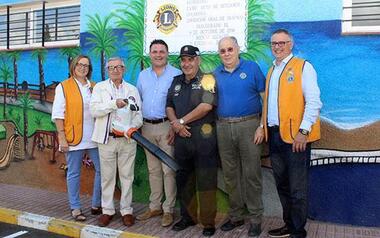 El Club de Leones entrega material de jardinería al Parque Infantil de Tráfico