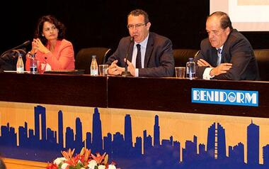 Técnicos y gestores debaten en Benidorm sobre problemática, retos de gestión y cuidado de las playas