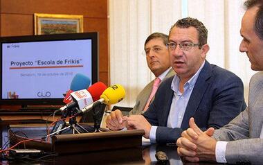 Benidorm será la primera ciudad en poner en marcha la ‘Escola de Frikis’ de la UMH