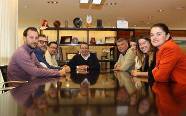 El alcalde recibe a los representantes de la nueva Comissió de Festes Majors Patronals 2017