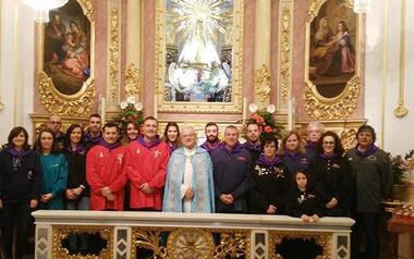 The board of the Association of Penyes Verge del Sofratge is presented to the patroness