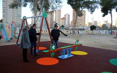 Abierta la segunda zona de juegos infantiles adaptados del Parque del Rincón de Loix