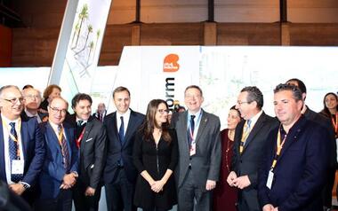 El presidente de la Generalitat visita el stand de Benidorm