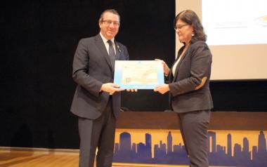 Benidorm recoge la certificación CAF 500+ por la calidad del servicio de Tesorería y plantea extender el sistema a otros departamentos