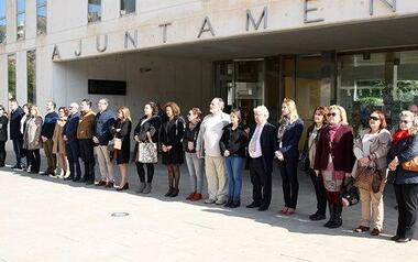 Benidorm rejects with a minute of silence the murder of a British woman in El Campello
