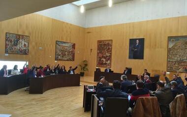 El pleno acuerda dejar libre de mesas y sillas el nuevo tramo semipeatonal de Tomás Ortuño