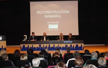 Cerca de doscientas mujeres asisten en Benidorm a la charla del Doctor Rubí sobre la reconstrucción mamaria después del cáncer