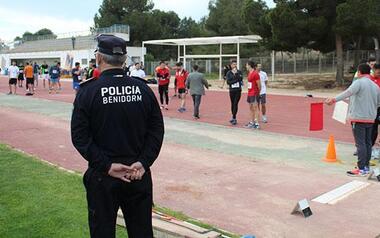 Los aspirantes a las 10 plazas de agente interino de la Policía Local realizan las pruebas físicas