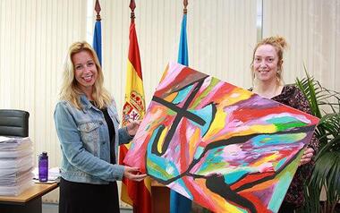 La pintora Marita A. Guardia dona ‘Vida’ al Ayuntamiento de Benidorm