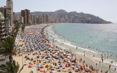 Benidorm intensifica los medios para luchar contra actividades no autorizadas en las playas