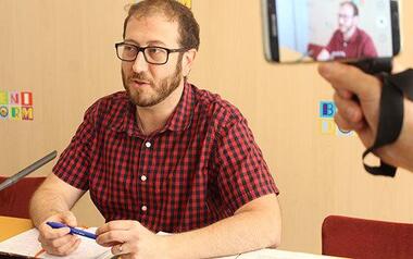Compromís recuerda que, un año después de aprobarse, Benidorm aún no ha impulsado el 'Voluntariat pel Valencià'