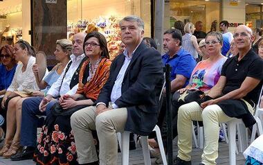 Benidorm celebra el día de Castilla-La Mancha con un acto multitudinario en la calle Gambo