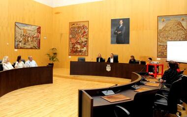 La secretaria autonómica expone en Benidorm el nuevo modelo de servicios sociales