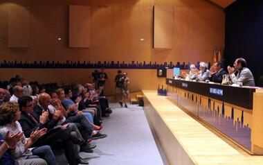 Experts i artistes exalten les virtuts de Benidorm presentant-la com una ciutat "bella i interessant" alhora