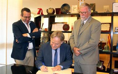 The Norwegian ambassador visits the mayor of Benidorm
