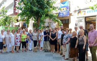 El ‘Art al Carrer’ de la Asociación de Amas de Casa se expone en el paseo de la Alameda