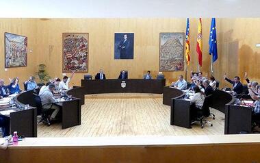 El pleno adjudica por mayoría el contrato de parques y jardines