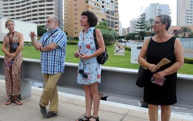 Las instantáneas de 9 fotógrafas toman las calles de Benidorm durante un mes