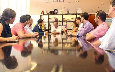 Jóvenes empresarios de la comarca comparten nuevos proyectos con Toni Pérez
