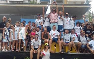 Haigor Aranguren y Eliana Sotelo, ganadores de la XVI Travesía popular a nado L’Illa–Port de Benidorm 