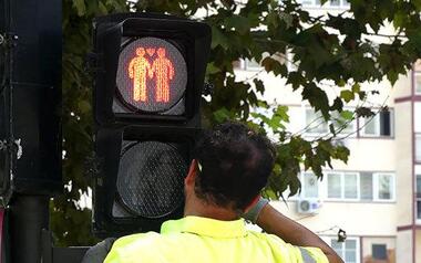 Benidorm installs its first egalitarian traffic lights coinciding with the Pride Week