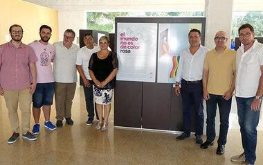 'The world is not pink' can already be visited in the Espai d'Art of the City Hall